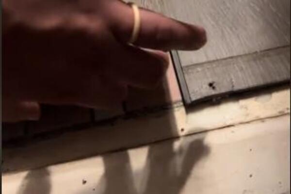 SKINULA JE POD U KUPATILU, PA NIJE VEROVALA ŠTA VIDI SVOJIM OČIMA: Ono što je ZATEKLA ISPOD ostavilo ju je U ŠOKU