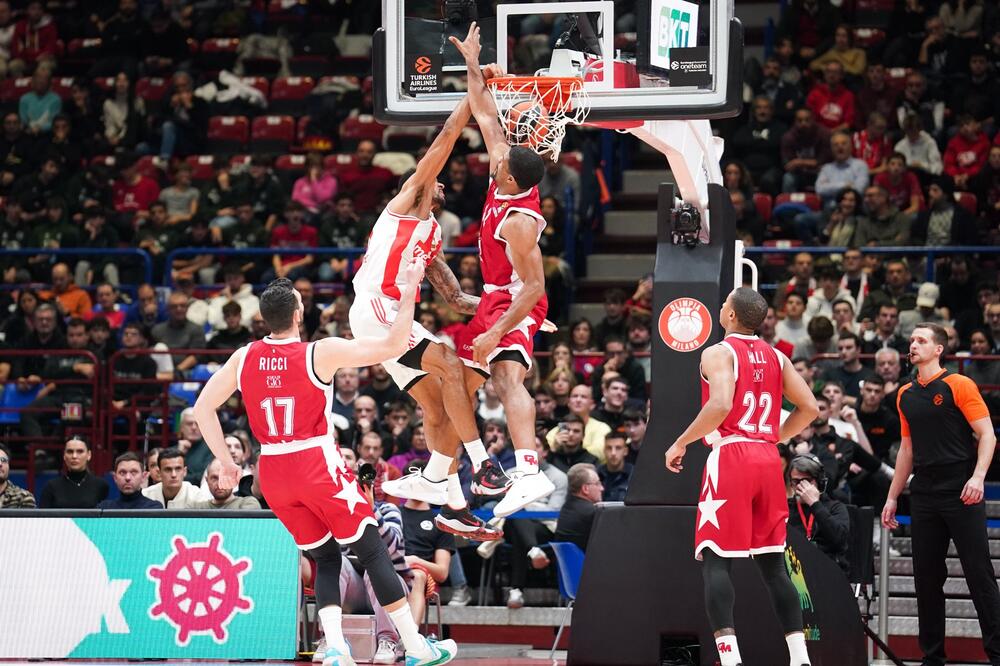 DŽOEL BOLOMBOJ SE PRETVARA U ZVER: Zakucavanje Zvezdinog centra "ZALEDILO" Milano! (VIDEO)