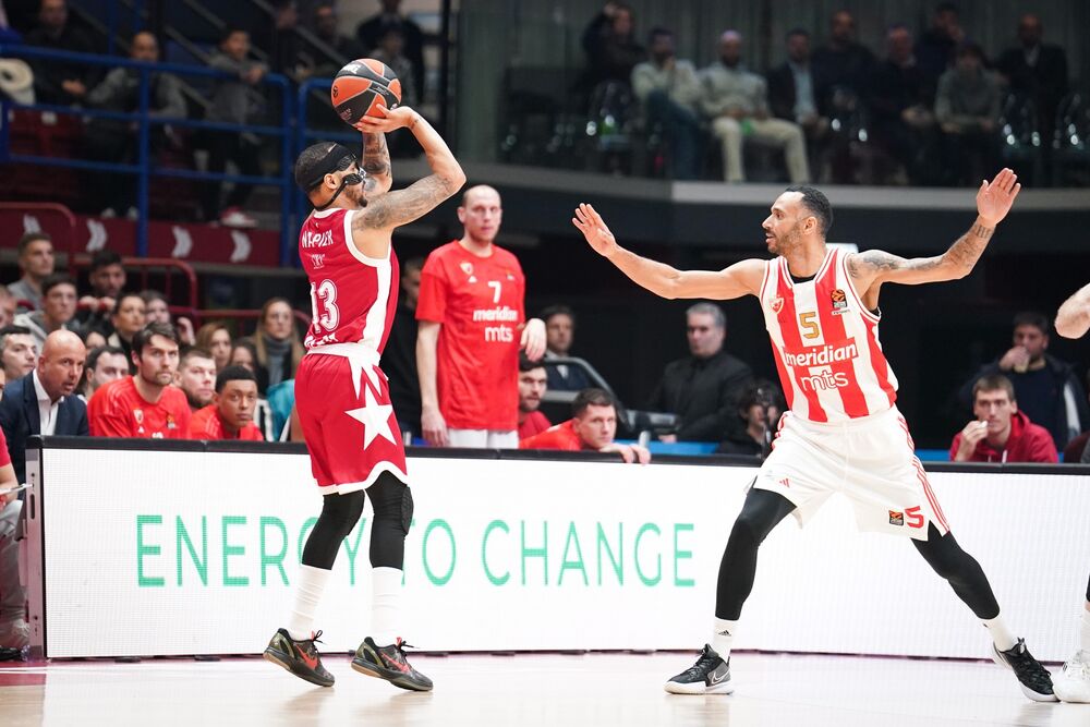 Šabaz Nejpir (levo) na utakmici Olimpije i Crvene zvezde u Milanu