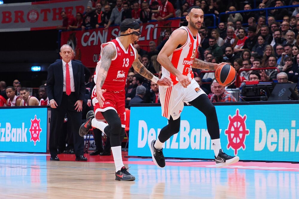 Adam Hanga (desno) na utakmici Olimpije i Crvene zvezde u Milanu u sezoni 2023/24 Evrolige