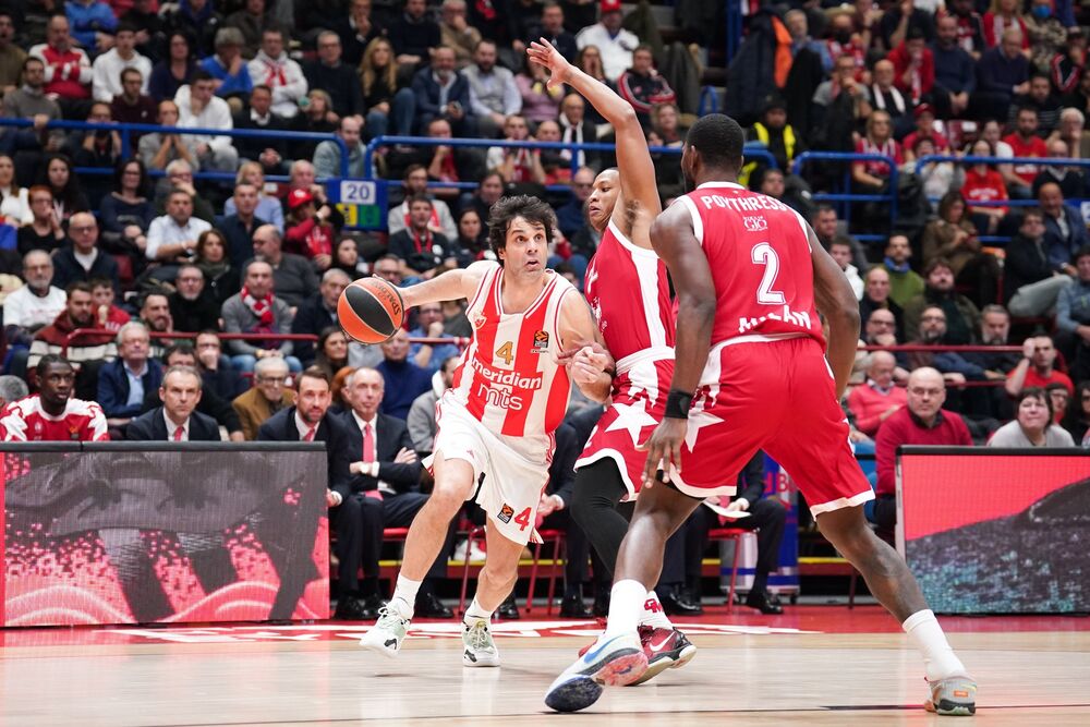 Miloš Teodosić (levo) na utakmici Olimpije Milano i Crvene zvezde