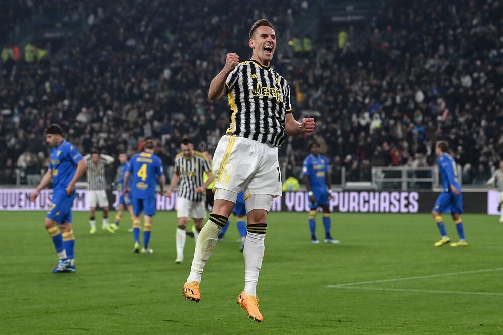 HET-TRIK MILIKA ZA POLUFINALE KUPA ITALIJE! Poker Juventusa protiv Frozinonea, Vlahović grejao klupu