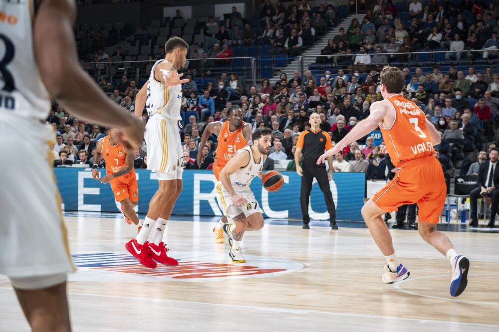 REAL NASTAVLJA DA GAZI: Kampaco ponovo BRILJIRAO, Jović solidan u porazu Valensije