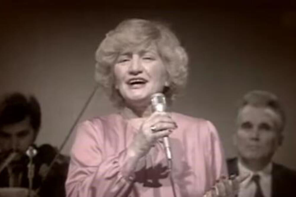 AKO JE IKO ZNAO DA DIRA DUŠU JUGOSLOVENA, ONA JE ZNALA: Tito joj ZABRANIO PESMU, a onda ju je Jovanka TRAŽILA NAZAD