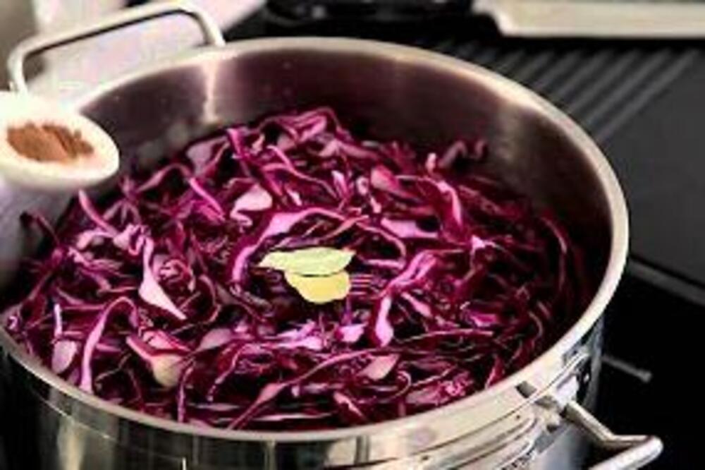 KADA ČUJETE KOLIKO JE DOBAR CRVENI KUPUS BIĆE VAM JASNO ŠTO GA ZOVU ELIKSIROM ZDRAVLJA: Ono što može je pravo ČUDO