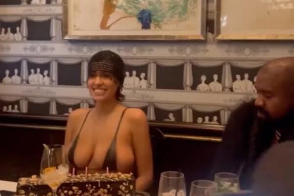 LJUDI ZABEZEKNUTI ŠTA VIDE: Navikli da je vide SKORO GOLU, a sada ZAKOPČANA DO GRLA, ponovo je GLAVNA TEMA