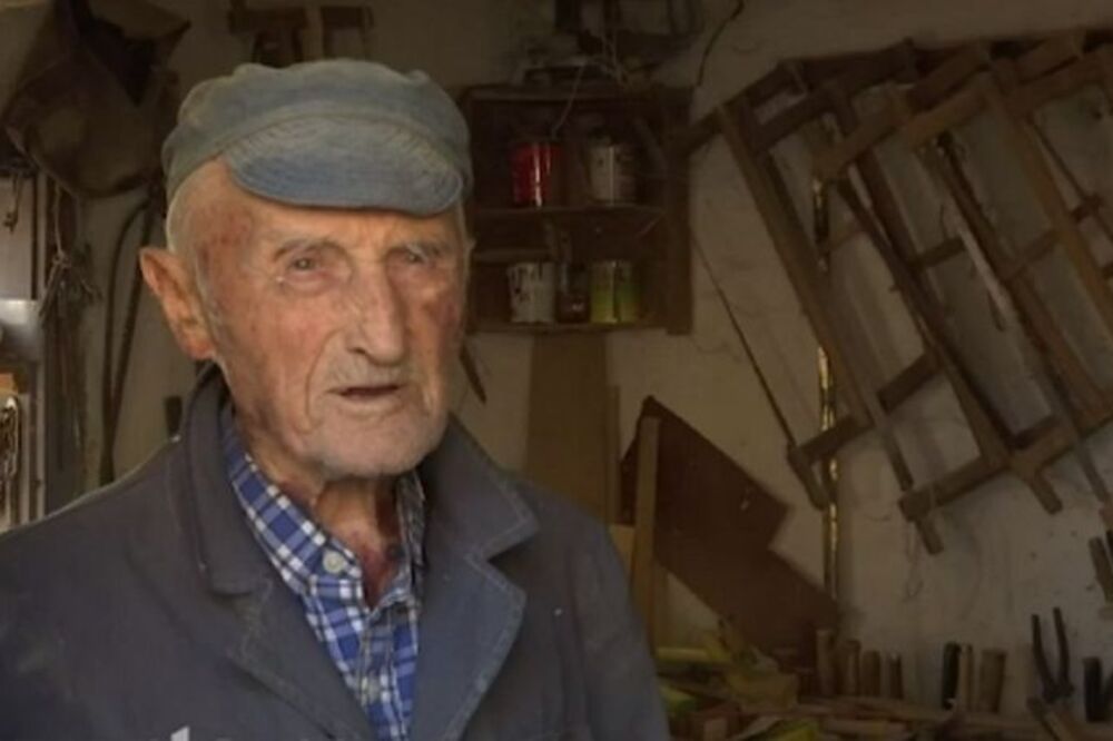 VITALNI STOGODIŠNJAK BUDIMIR ŠTO JE STARIJI, TO JE AKTIVNIJI: U životu se čuvao svega OSIM RADA! (FOTO)