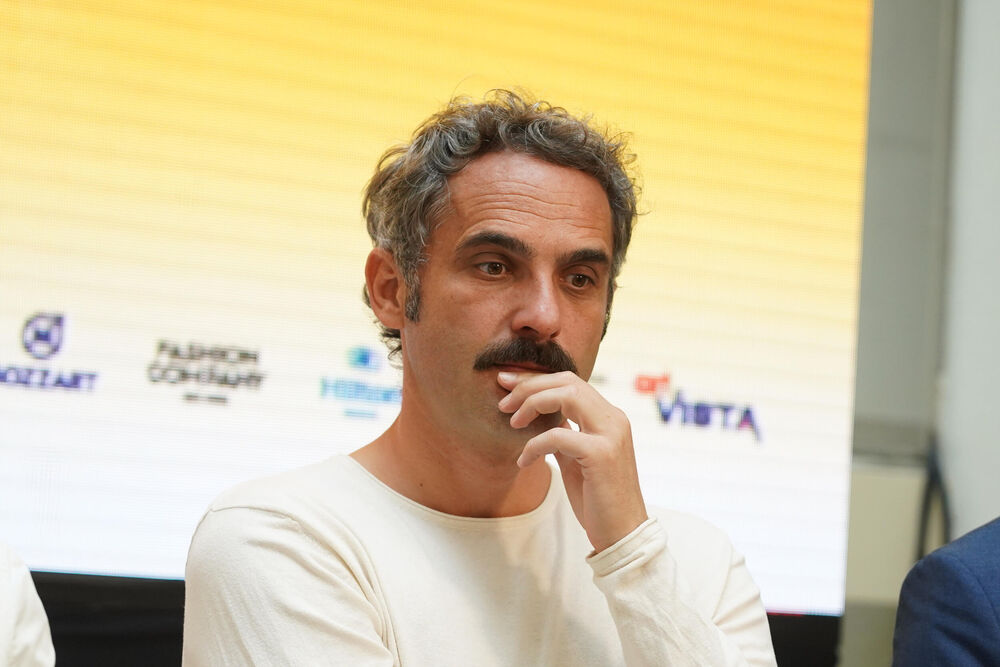 Ostavrio je niz zapaženih uloga na televiziji i u pozorištu