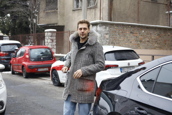 MILOŠ BIKOVIĆ NA POSEBAN DAN KRENUO PO SINA I IVANU U PORODILIŠTE: Glumac ne može da sakrije koliko je UZBUĐEN