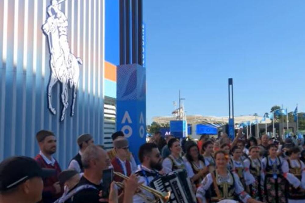 ORILA SE POZNATA NARODNA PESMA U MELBURNU: Ludnica Srba u Australiji uz zvuke harmonike (VIDEO)