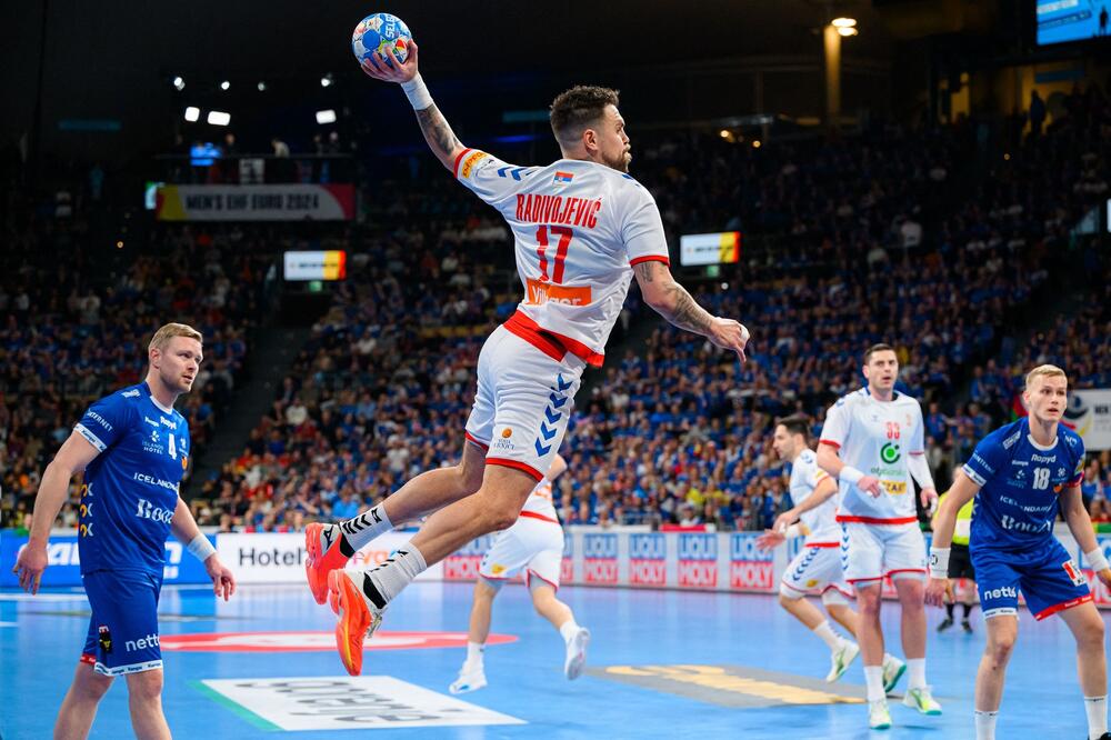 ŠPANCI PONIZILI SRBIJU! "Crvena furija" čeka "orlove" u gradiću i hali od 2.000 mesta (FOTO)