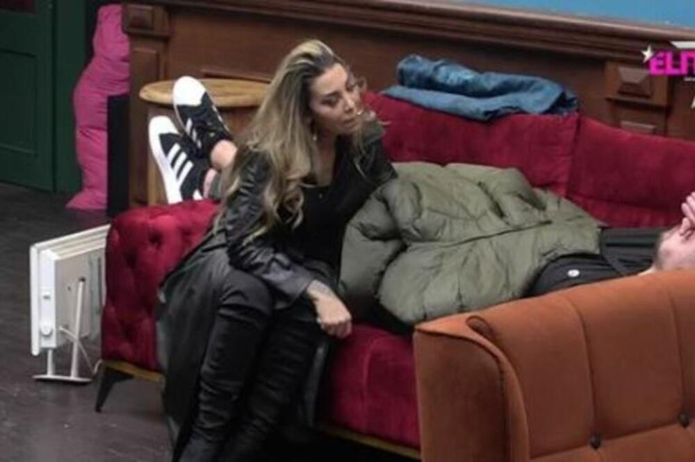 ANELI LUDI JER JANJUŠ NIJE U STANJU DA PRIČA SA NJOM: Moli Lepog Miću za OVU STVAR, on je oduvao