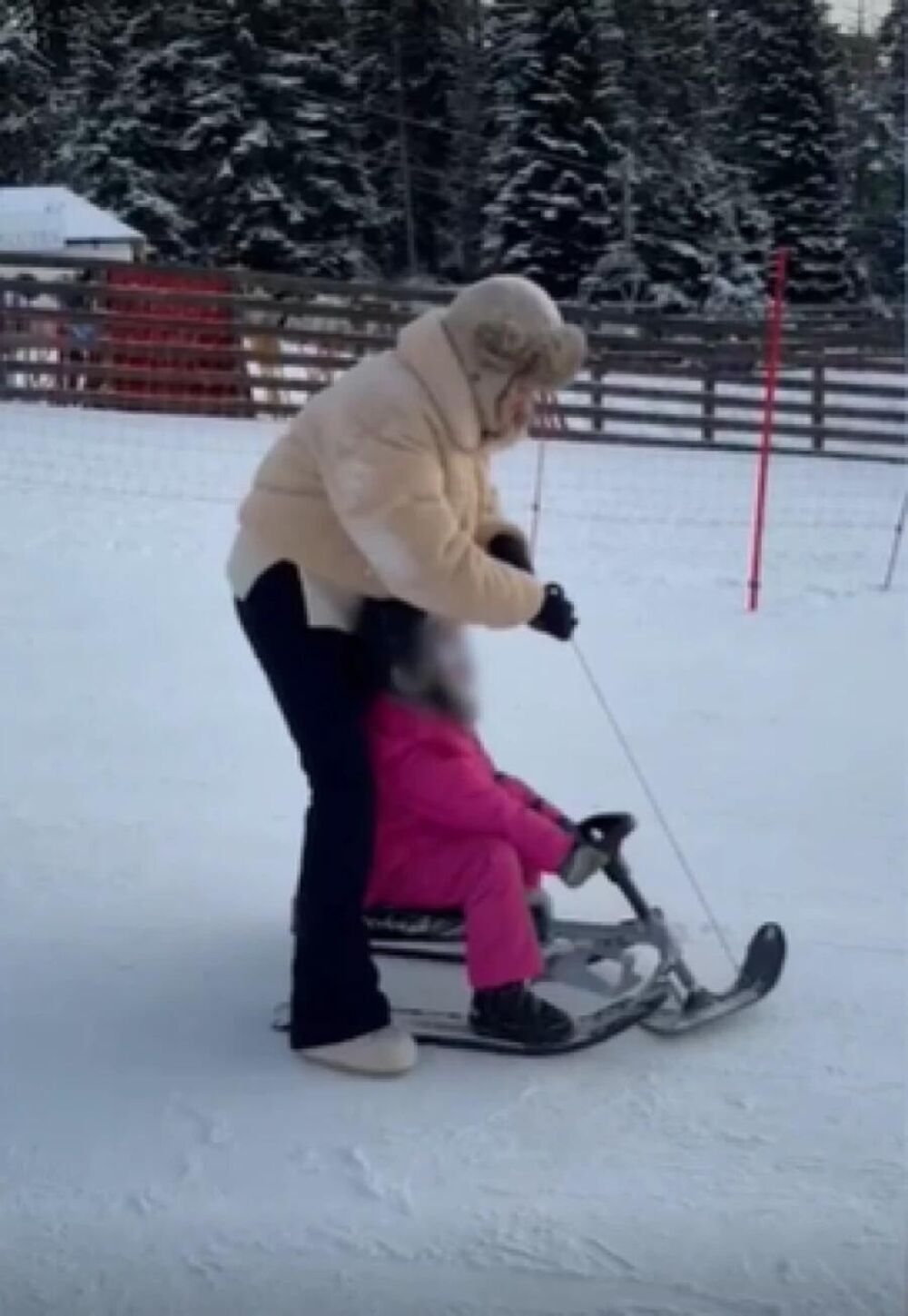 Nataša Bekvalac sa ćerkama na Kopaoniku