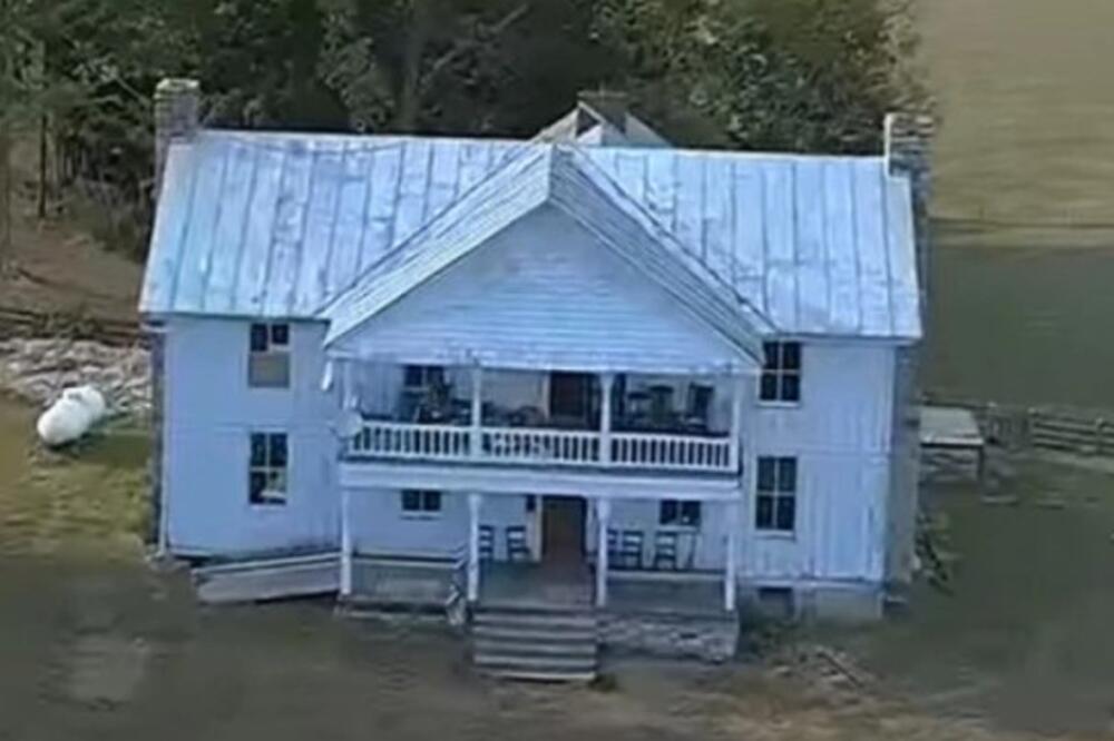 KUPIO JE 253 GODINE STARU KUĆU I POČEO DA JE RENOVIRA: Kad je video šta se krije unutar zidova... (VIDEO)