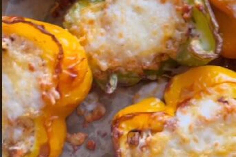 NAJBRŽA VEČERA GOTOVA ZA SVEGA 30 MINUTA: Sočne punjene paprike sa piletinom su NAJZDRAVIJI obrok koji ćete pojesti