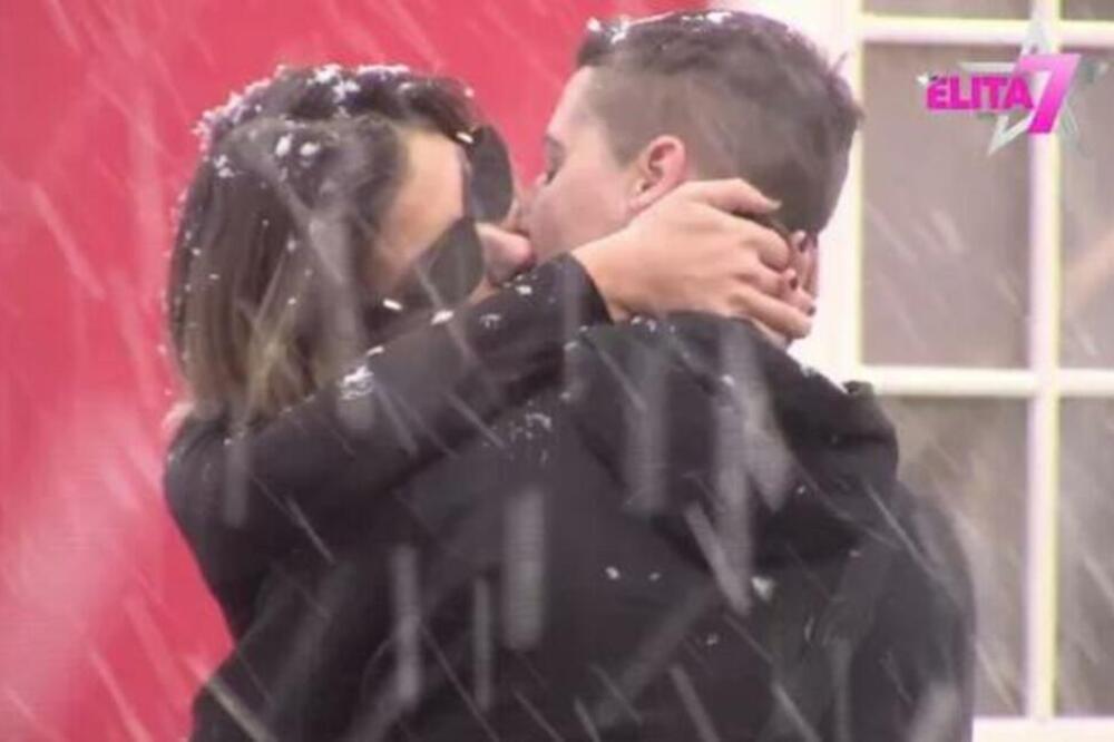 VEZA NA KLIMAVIM NOGAMA, POČELO IZNOŠENJE PRLJAVOG VEŠA: Anđela i Bojana spominju PORODICU, evo šta se događa