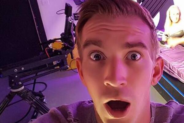 DENIJU JE DRUGAR SLUČAJNO VIDEO VELIČINU ''PONOSA'' PA OSTAO ZGRANUT: Tolike CENTIMETRE u životu nije video! (FOTO)