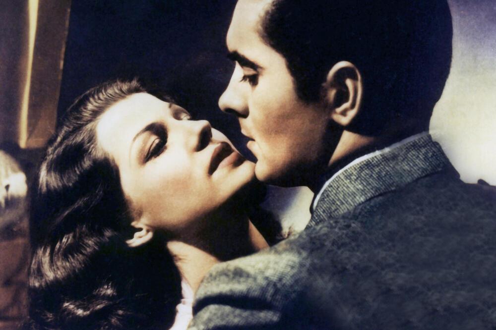 NAJPOZNATIJA ''BOGINJA LJUBAVI'' JE PROŽIVELA PRAVI PAKAO: Otac je SILOVAO preko dana, a noću vodio na OVO mesto