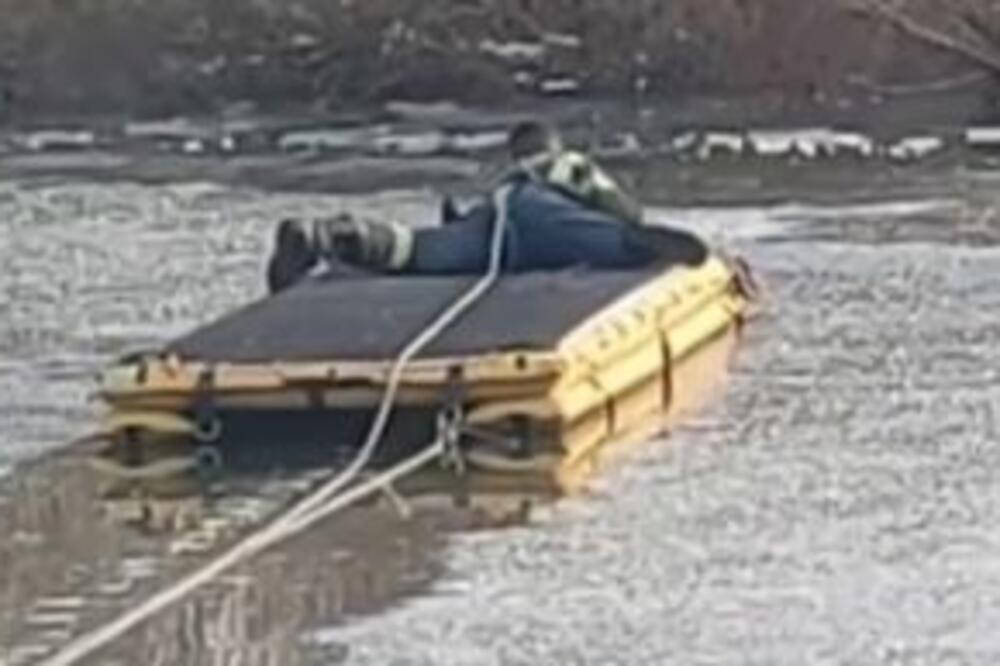 HEROJSKI PODVIG PRIPADNIKA MUP-a:Spasili ŽENU i PSA koji su UPALI u VODU u Krnjači, pogledajte SNIMAK AKCIJE! VIDEO