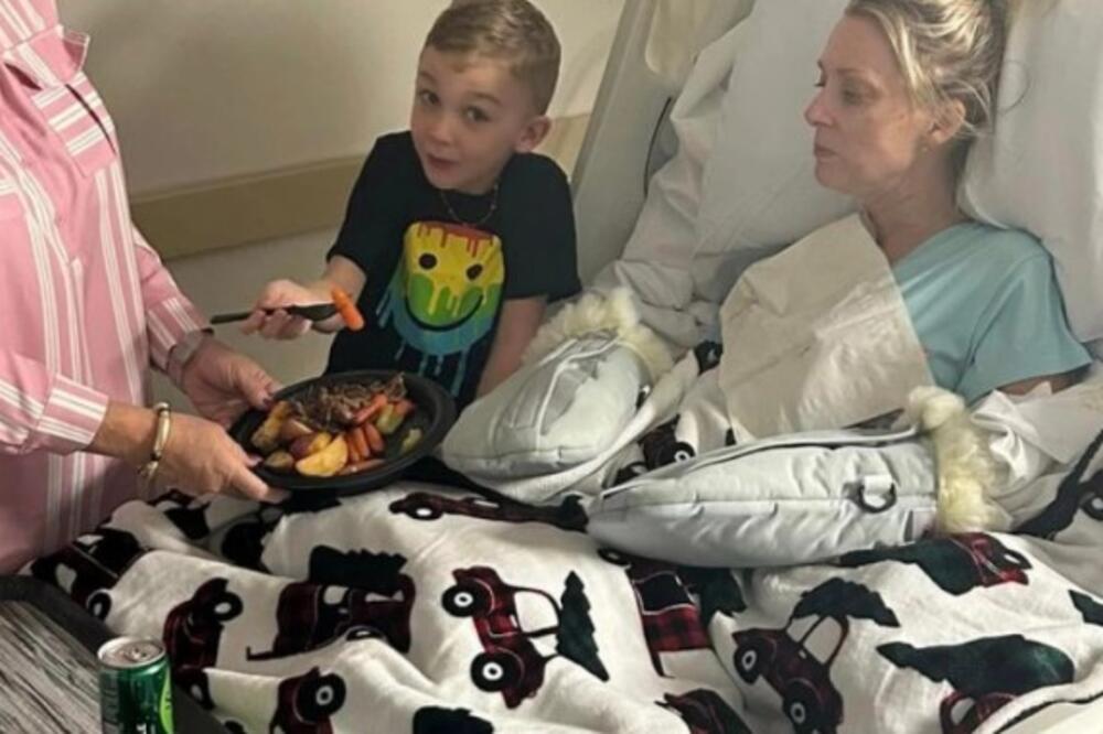 NAJBOLNIJA SLIKA KOJU STE IKADA VIDELI: Mami su amutirane I RUKE I NOGE, a mali sin HEROJ radi OVO (FOTO)