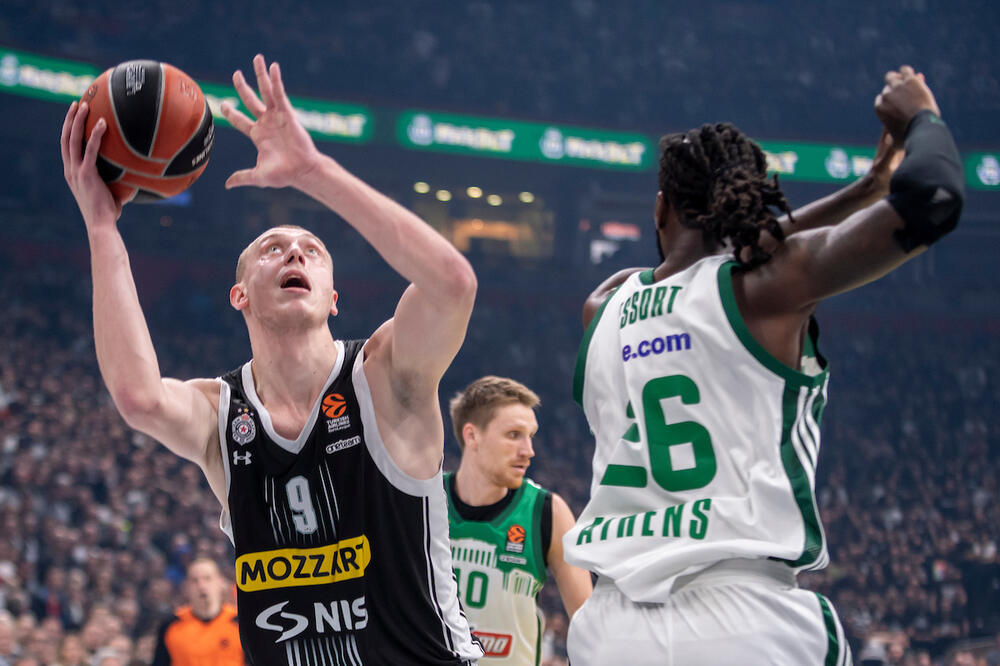 AUU, KAKVE VESTI: Navijači u totalnom transu, NEZAPAMĆENO!