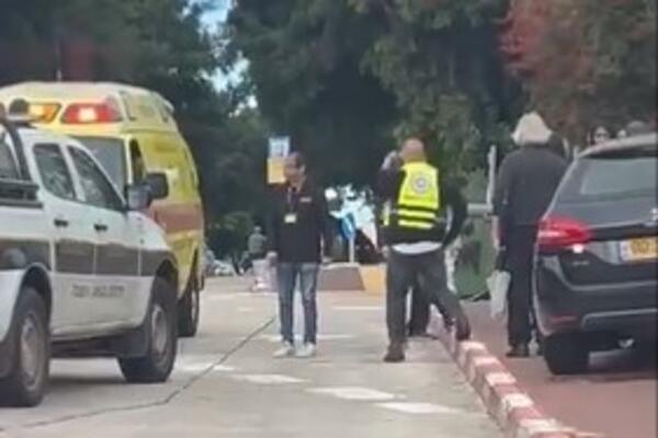 VOZILOM ULETEO MEĐU LJUDE, PA KRENUO DA NAPADA NOŽEM?! 14 osoba povređeno kod Tel Aviva, među njima i DECA (VIDEO)