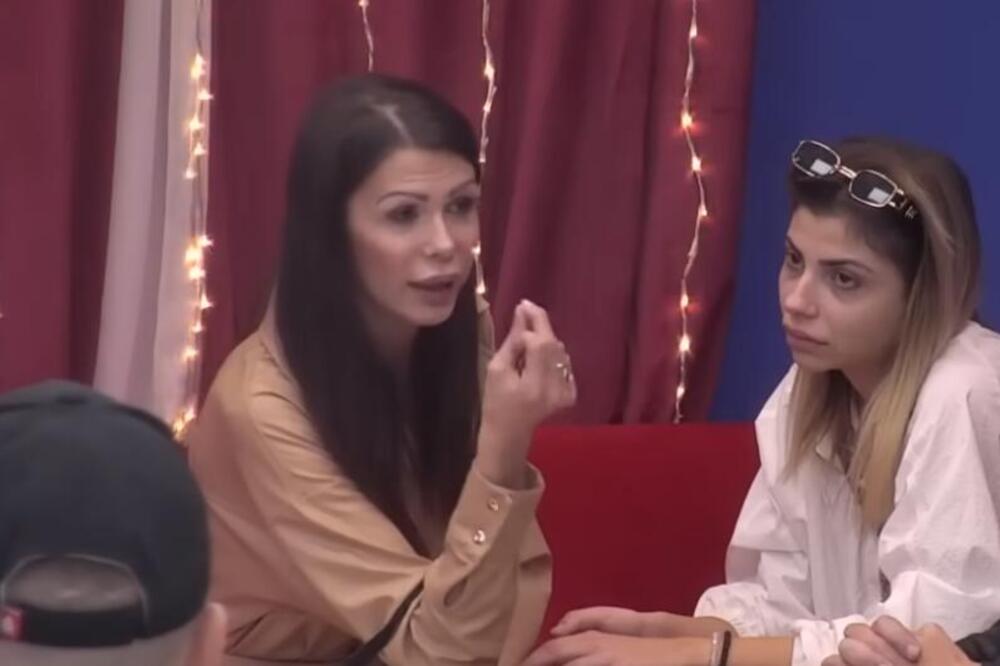 POTEZ MAJKE OČAJNIKA? Nakon saznanja da joj je ĆERKA intimna sa ŽENOM objavila njene KUĆNE SNIMKE sa dečkom