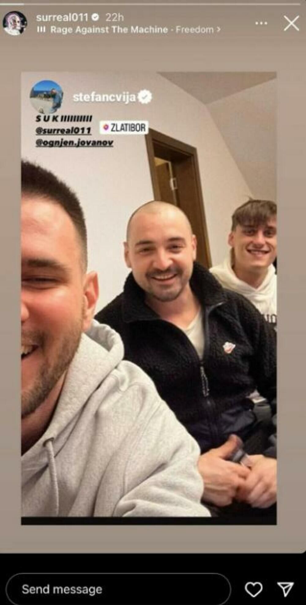 Suril potpuno promenio imidž, a evo ko mu pravi društvo! 