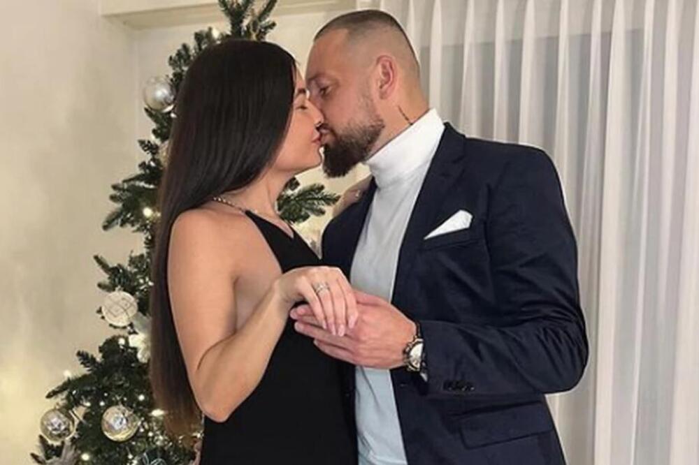 DAME, ŽAO NAM JE I OVAJ DASA SE VERIO: Kupio skupoceni PRSTEN, a ova vatrena CRNKA je rekla "DA", pljušte ČESTITKE