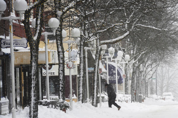 STIŽE STRAVIČNA SNEŽNA OLUJA: Vlasti UPOZORILE građane, očekuje se i do TRI METRA SNEGA i JAKI VETROVI!