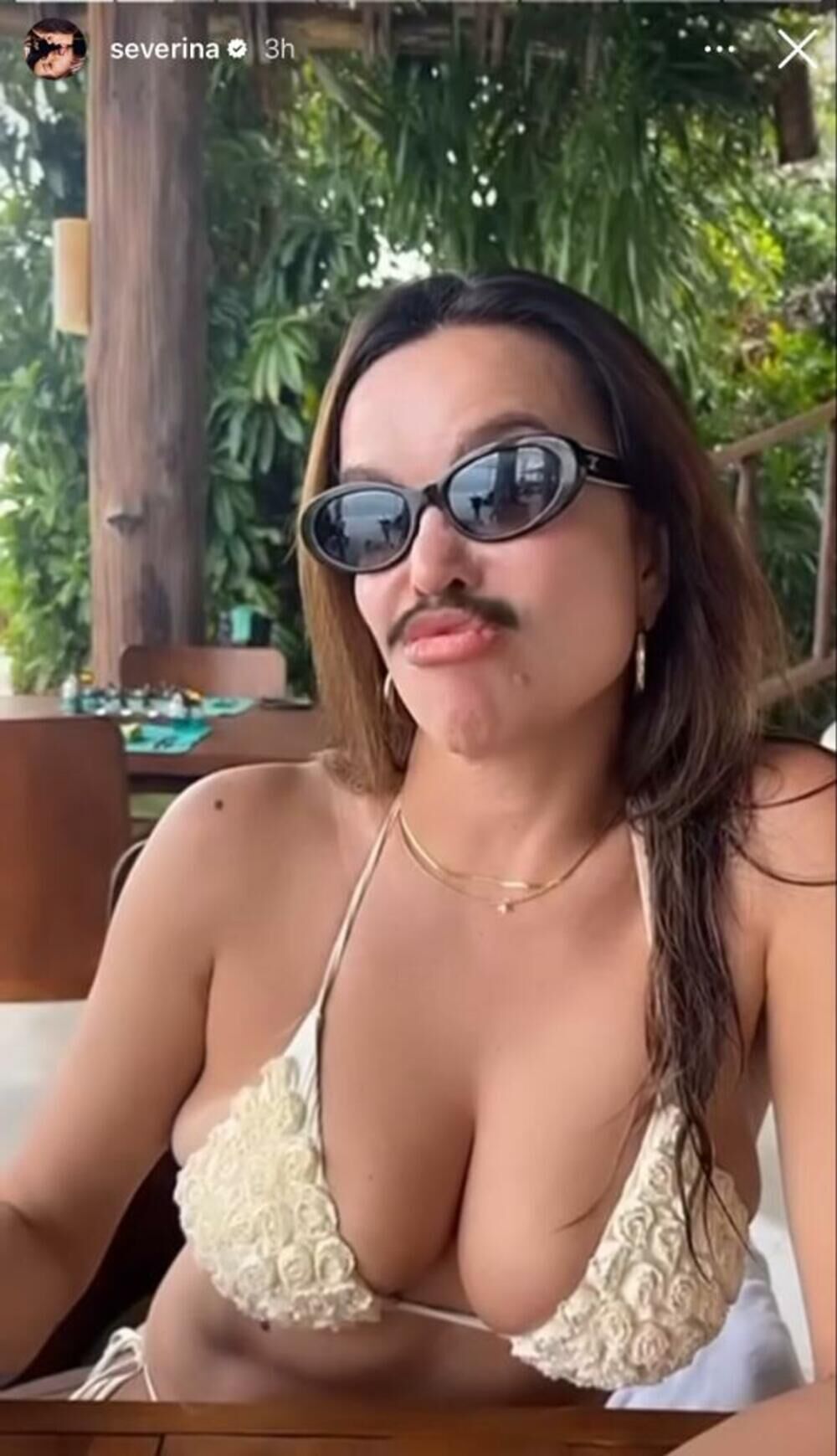 Severina sa brkovima