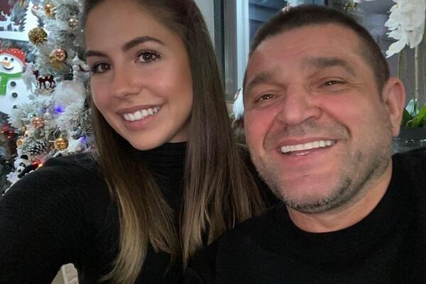 DOK ĆALE SRBUJE, ĆERA ZAVRŠAVA KOLEDŽE U AMERICI: Skinula se MEZIMICA Baje Malog Knindže, GOLOTINJOM obara sa nogu