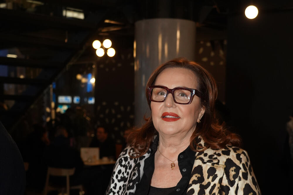 Ana Bekuta imala nezgodu: Evo kakva je povreda u pitanju, ko je sve vreme uz nju i pomaže joj