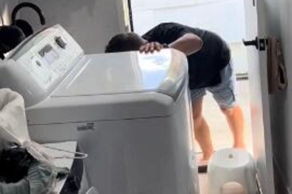 ŠIRIO JOJ SE UŽASAN SMRAD U KUPATILU, A ONDA JE POMERILA VEŠ MAŠINU: Zatekla je PRAVI HOROR, sreća pa je UGINULO