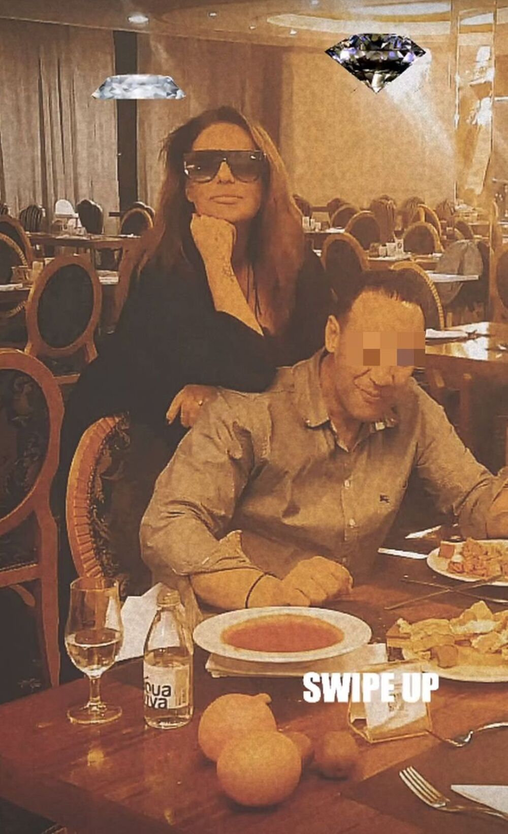 Jasno je da je pevačica srećna, te se ne libi da to javno i pokaže