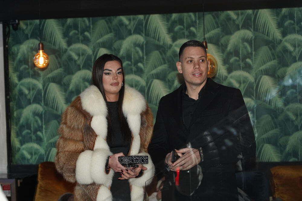 Bogdan Srejović, bivši dečko pevačice Svetlane Cece Ražnatović, došao je na premijeru filma 'Nedelja' sa devojkom Jovanom Ljubisavljević