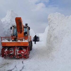 SNEŽNA MEĆAVA KAO IZ APOKALIPSE: Smetovi viši od metra, ČOVEK SVE SNIMIO! Kao da je SIBIR U PITANJU