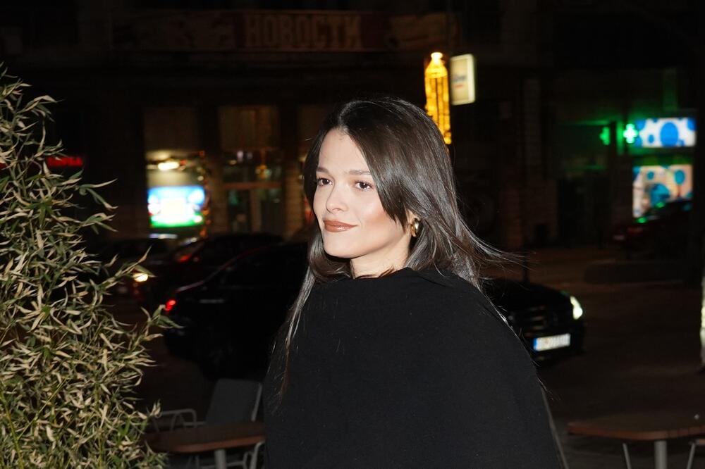 BJELINA ĆERKA JE PRAVA BOGINJA LEPOTE, SINOĆ SU BEOGRAĐANI BRUJALI O NJOJ: Ovako nešto se ne viđa SVAKI DAN