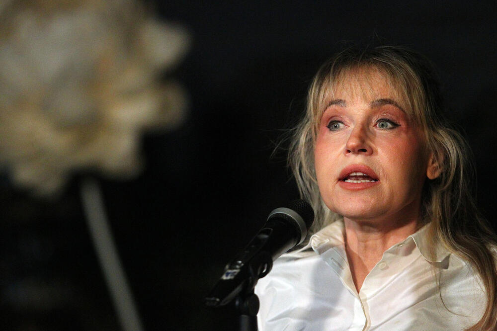 ĆERKA ANICE DOBRE SINOĆ OPČINILA CEO BEOGRAD SVOJOM LEPOTOM: Evo sa kim se POJAVILA, momenat koji je sve ODUŠEVIO