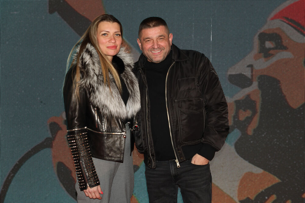Mirko Pajčin sa suprugom na premijeri filma o Džeju Ramadanovskom