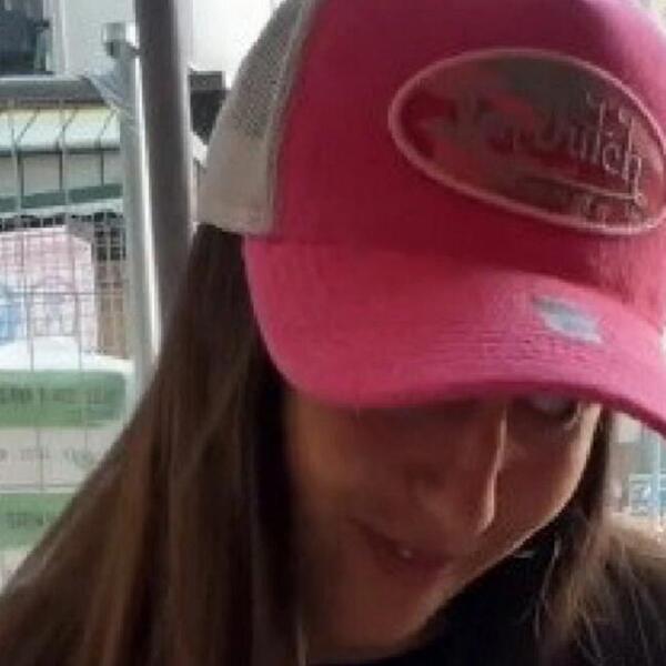 UGLEDALA JE MIŠA U RESTORANU U SRED PARIZA: Zapanjila se kada ga je videla, URADILA je nešto što niko NE BI (VIDEO)