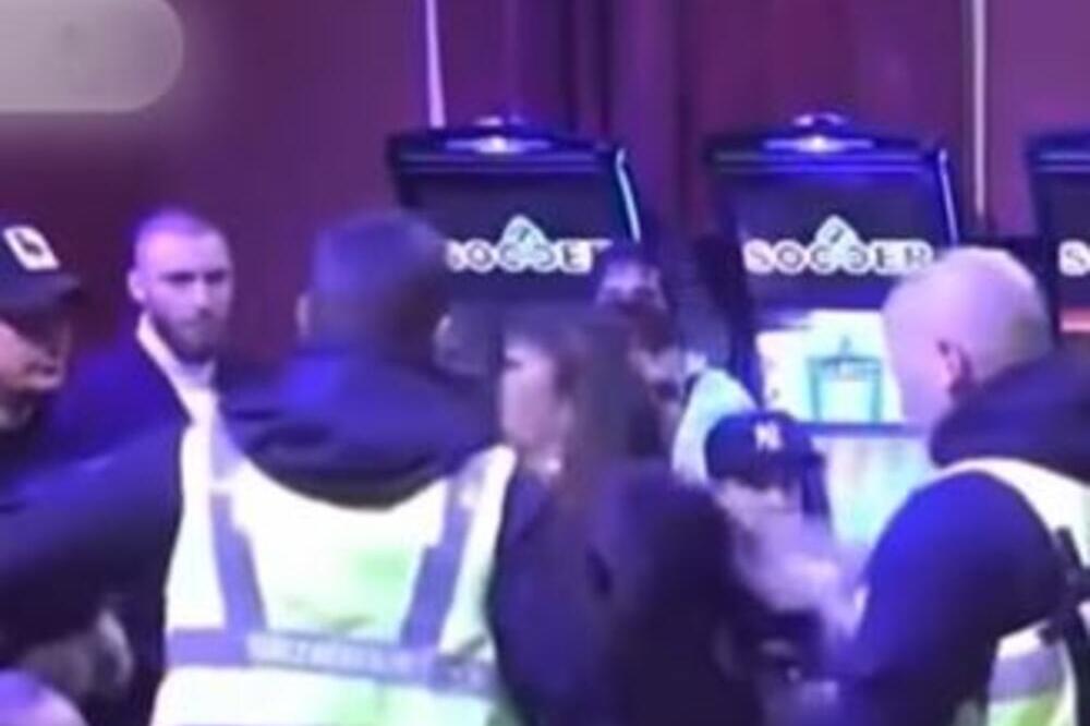 ŽESTOK OKRŠAJ U ELITI, LETELE FLAŠE, A OBEZBEĐENJE MUNJEVITO REAGOVALO: Pale JEZIVE REČI i PRETENJE, pravi HAOS