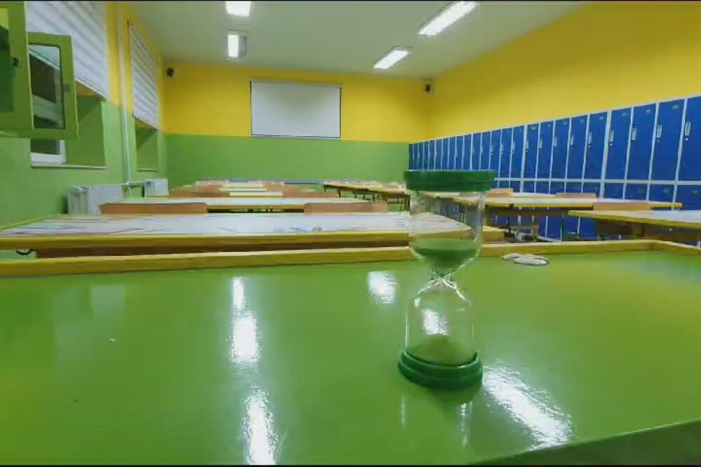 OGLASILA SE ŠKOLA U KOJOJ JE BIVŠI UČENIK PRETUKAO PROFESORA TOKOM ČASA! Ovo su svi detalji napada