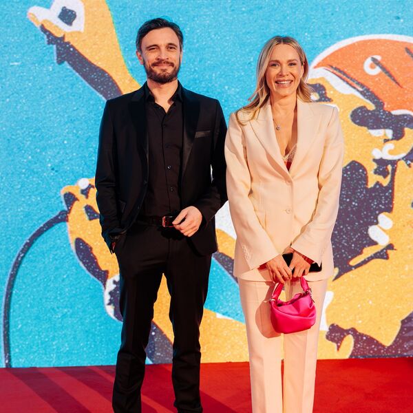 Crvenim tepihom prošetala glumačka i autorska ekipa filma, Džejeva porodica, prijatelji i brojne poznate ličnosti