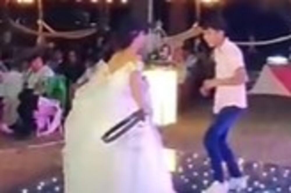 TAMAN ZAPOČELI PLES, A SVEKRVA MORALA DA SE UMEŠA: Snahi digla PRITISAK, novopečena mlada odmah... (VIDEO)