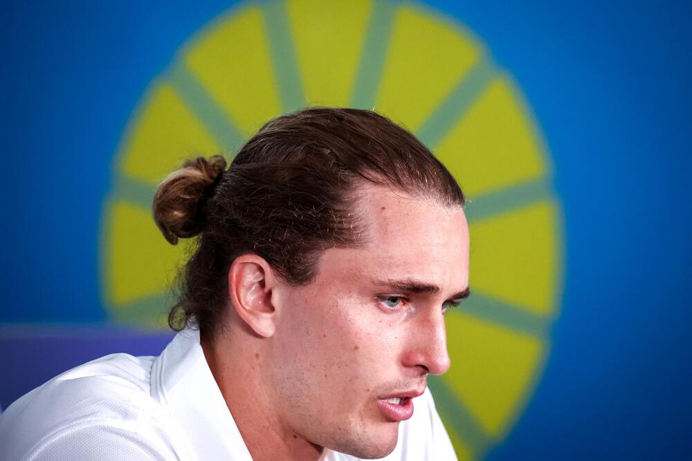 ŠOK ZA ZVEREVA NA KONFERENCIJI: "Da li planirate da se pojavite pred sudom zbog zlostavljanja u porodici?"