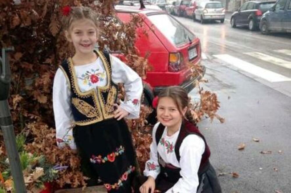 DEVOJČICE IZ UŽICA PRODAVALE BADNJAKE I SKUPILE NEVEROVATNU SUMU: Odmah sve pare uplatile za JELENINO LEČENJE