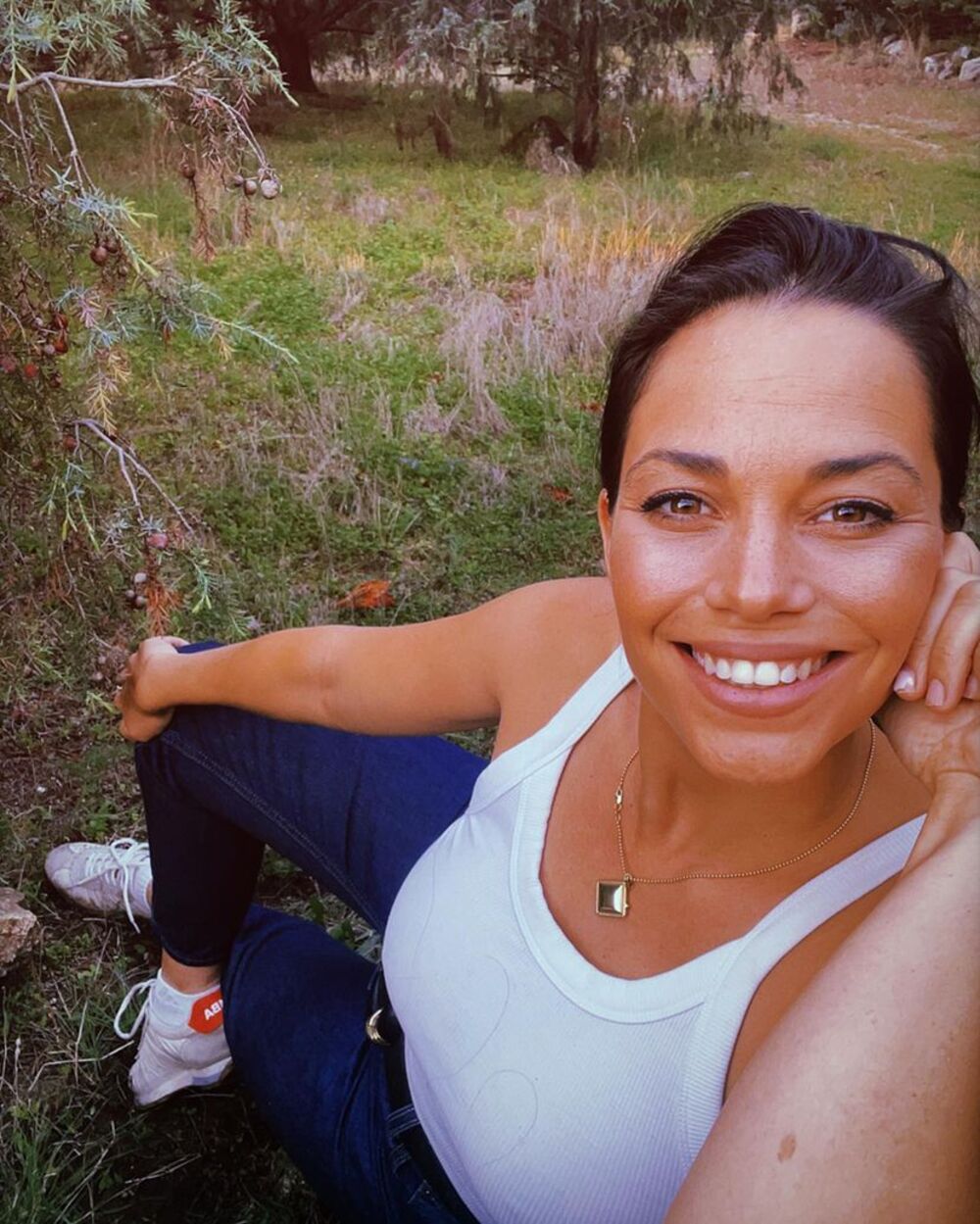 Jedna od glavnih glumica je i Elena Martinez, koja je igrala partnerku Miloša Bikovića