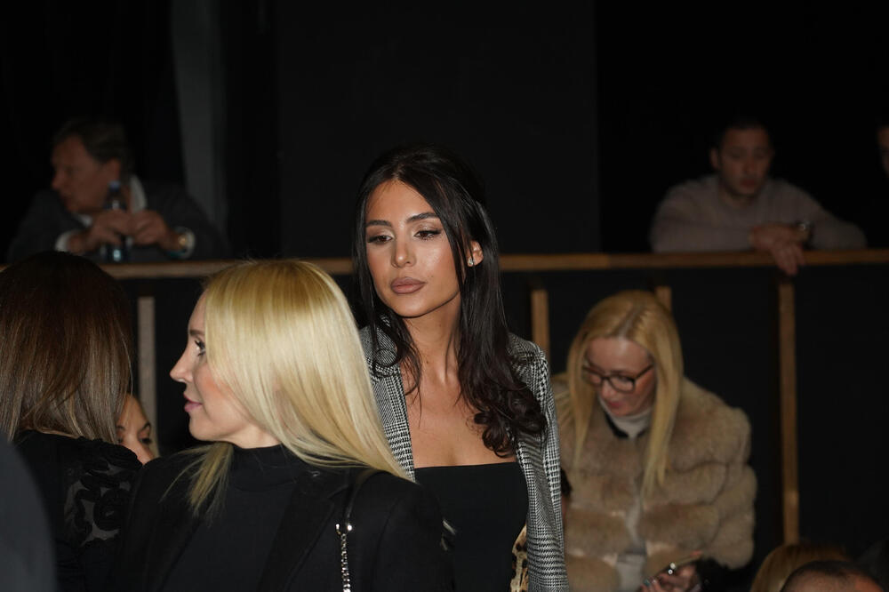 DA LI ZNATE KO JE PLAVUŠA PORED ANASTASIJE? Družila se sa Arkanom, a Ceci je već godinama VERNA DRUGA