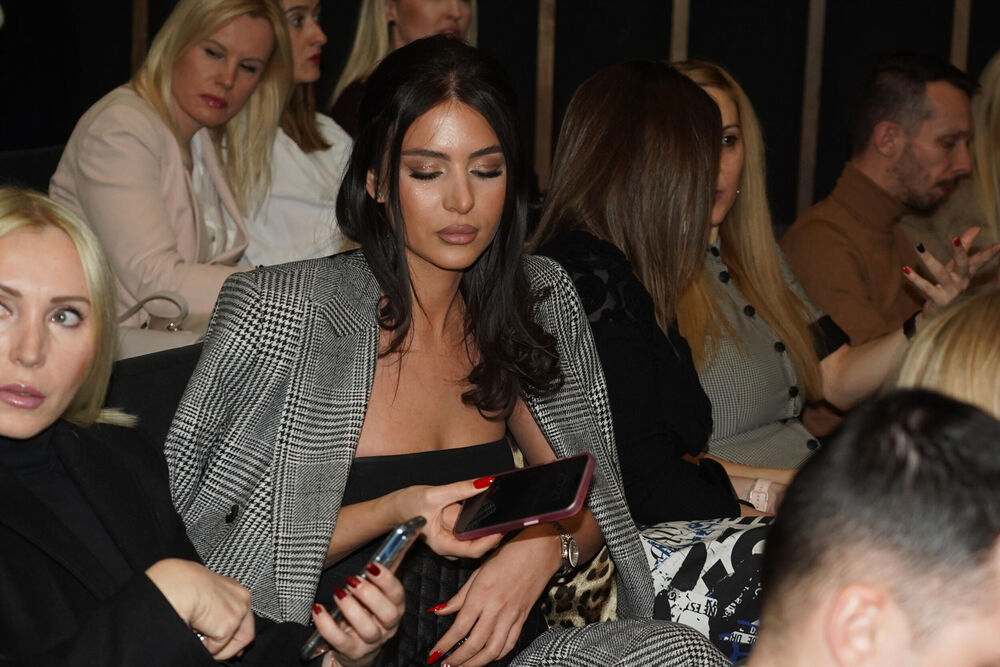 Mnoge je zainteresovala plavuša pored Anastasije